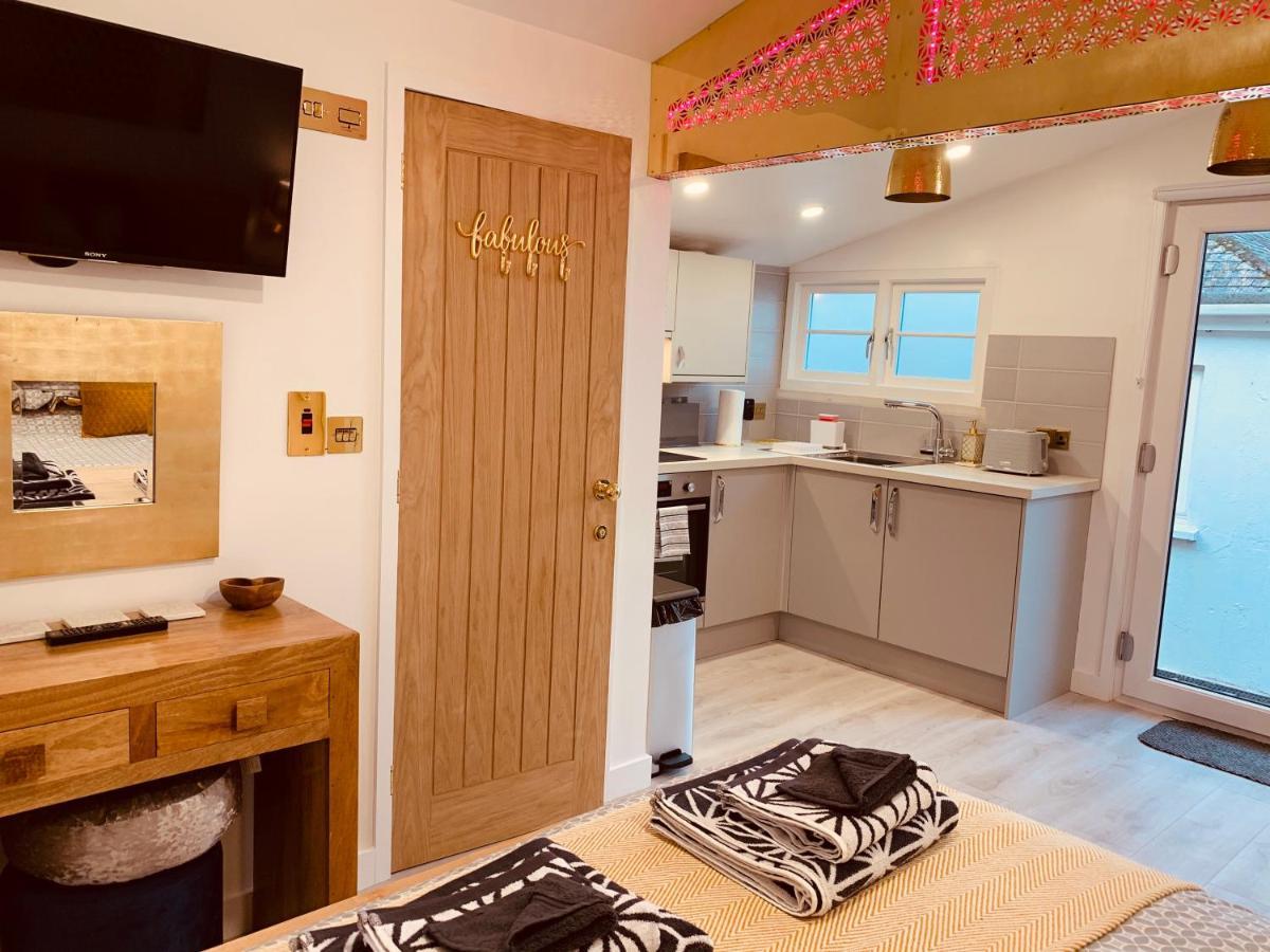 רדרות' Shine Chalet - Unique & Comfortable Accommodation מראה חיצוני תמונה