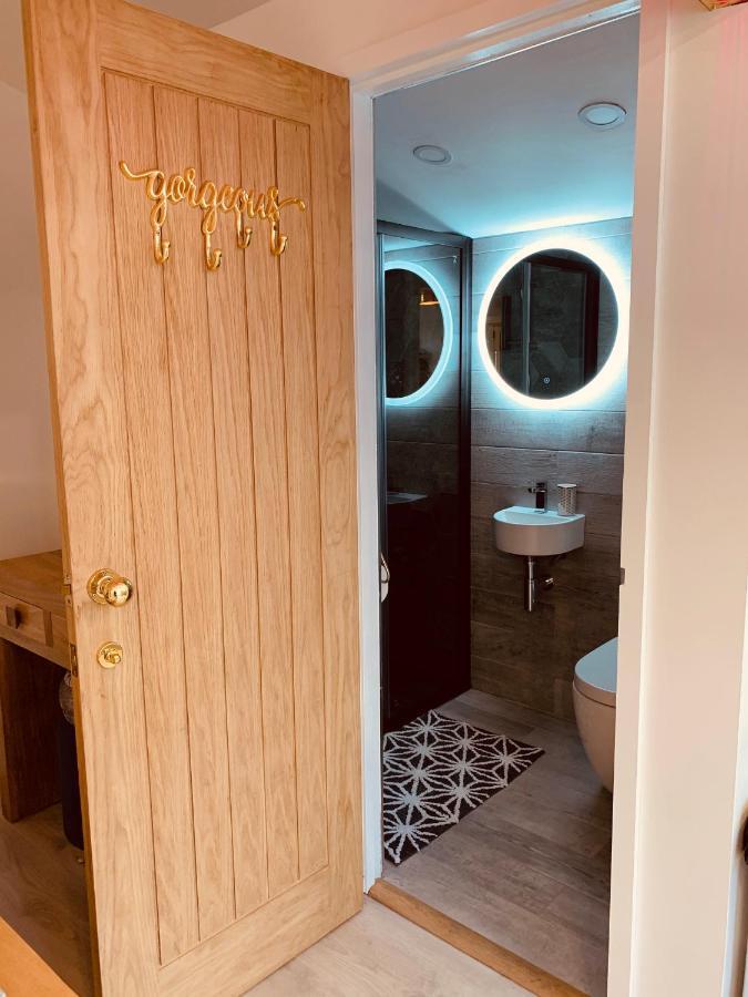רדרות' Shine Chalet - Unique & Comfortable Accommodation מראה חיצוני תמונה
