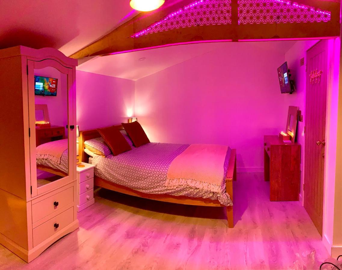 רדרות' Shine Chalet - Unique & Comfortable Accommodation מראה חיצוני תמונה
