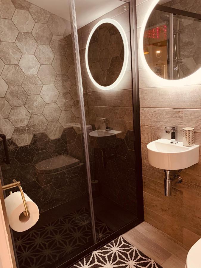 רדרות' Shine Chalet - Unique & Comfortable Accommodation מראה חיצוני תמונה