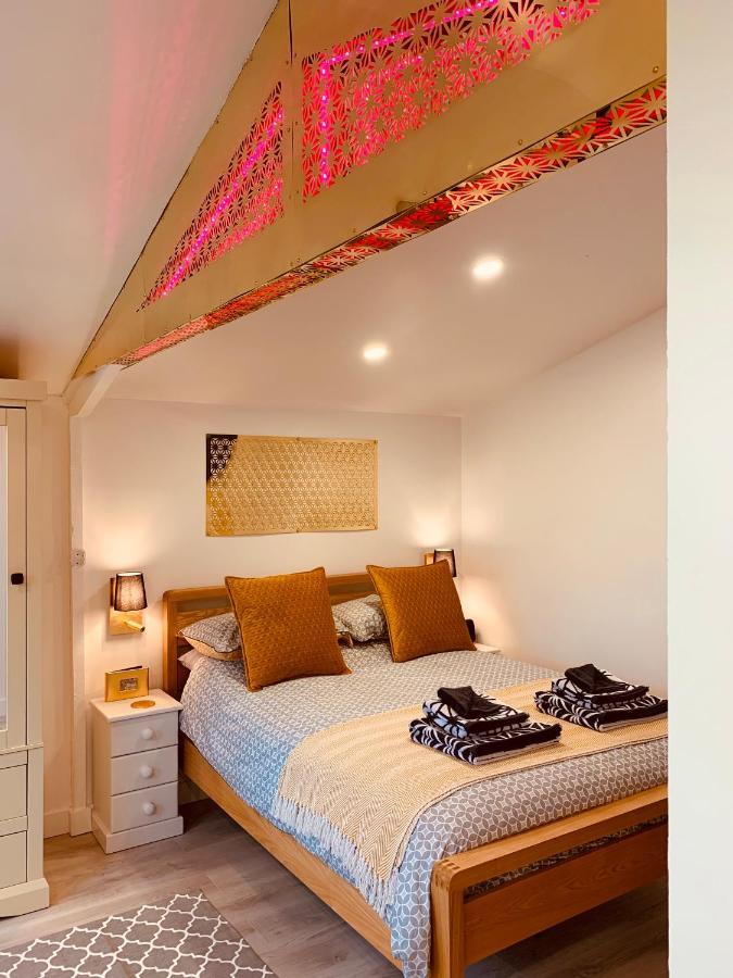 רדרות' Shine Chalet - Unique & Comfortable Accommodation מראה חיצוני תמונה